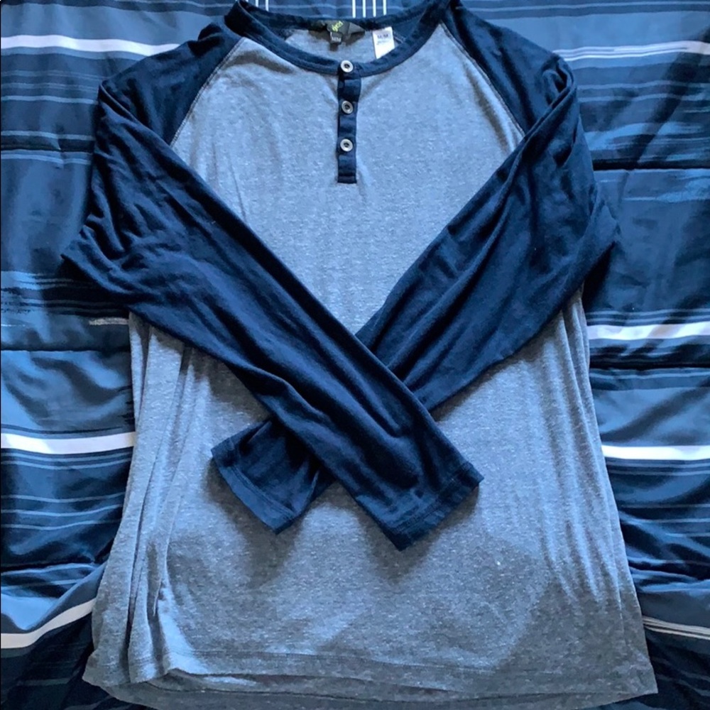 Baseball-style long-sleeve Tee